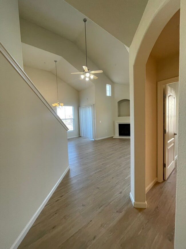 Building Photo - Vessona: Desirable Gated Community: 2bdrm 2bath with Loft!