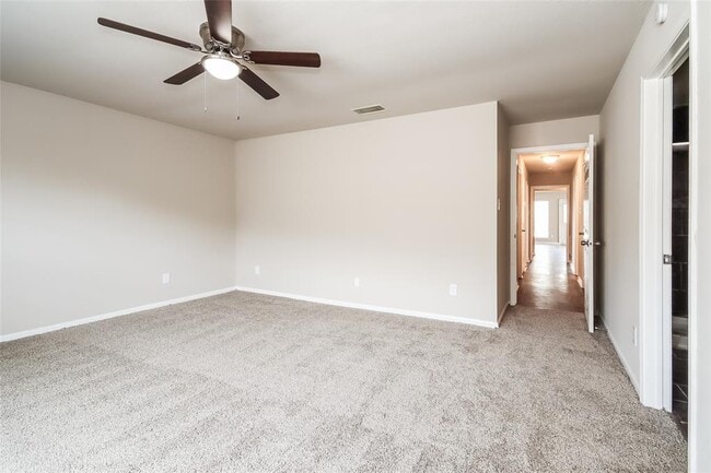 Building Photo - 14003 Apple Dr