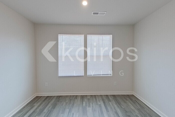 Building Photo - 2617 Provence Dr SE