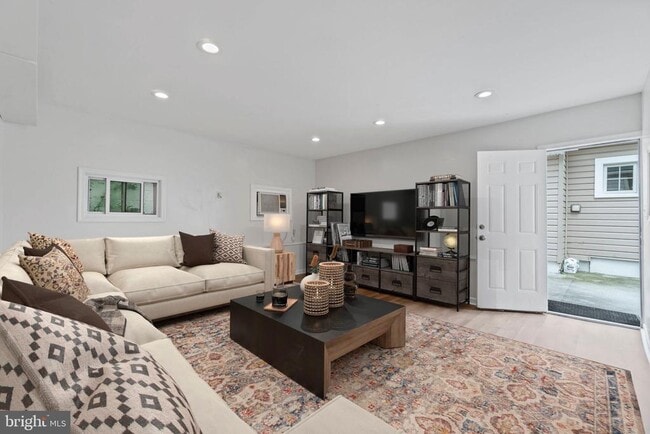 Building Photo - 5022 Branchville Rd