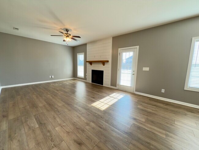 Building Photo - 1325 Millet Dr