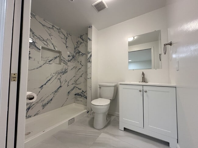 Building Photo - Townhouse with Woods Views and Community Amenities in Centreville