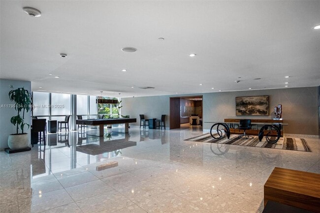 Building Photo - 2020 N Bayshore Dr