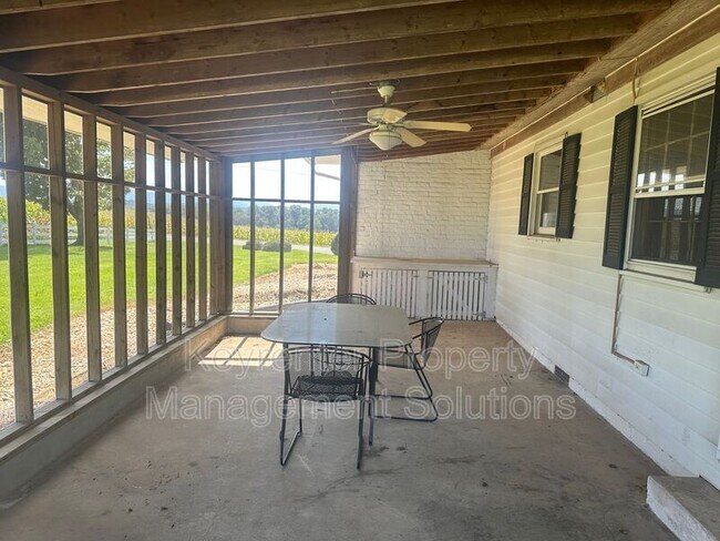 Building Photo - 151 Tanner Ln