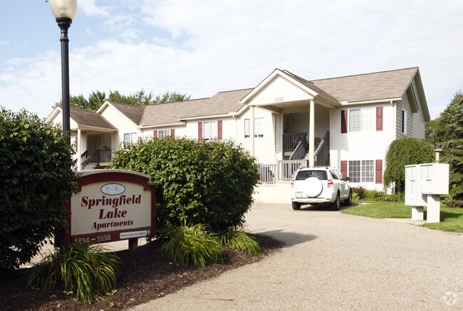 Building Photo - Springfield Lake Apartments