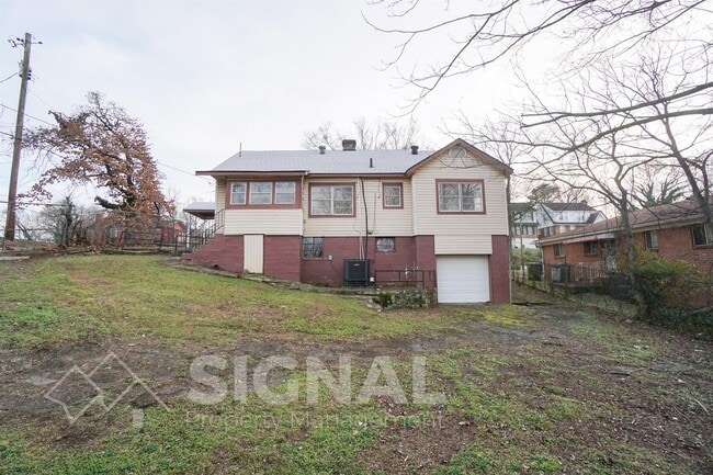 Building Photo - 1932 Portage Ave