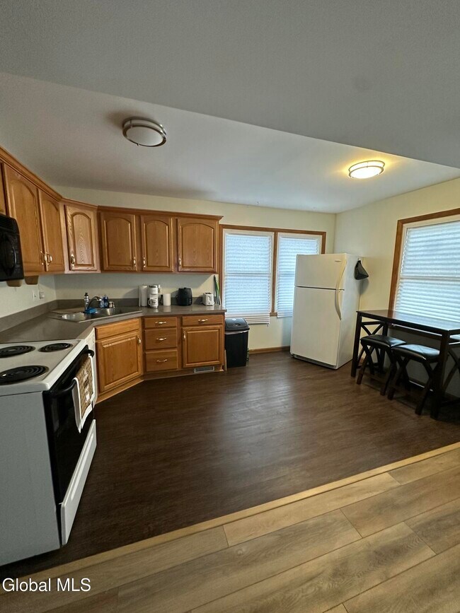 Building Photo - 14 Vanderbilt Ave