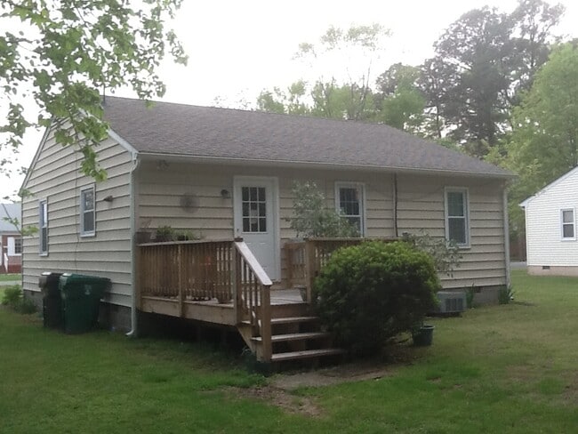 Building Photo - 303 Mac Murdo St