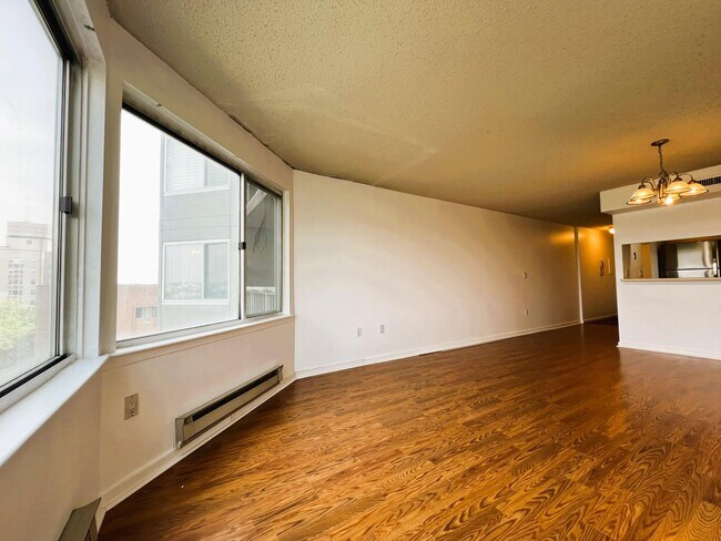 Building Photo - 10 Stewart Pl