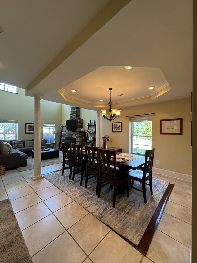 Building Photo - 305 Amalfi Dr