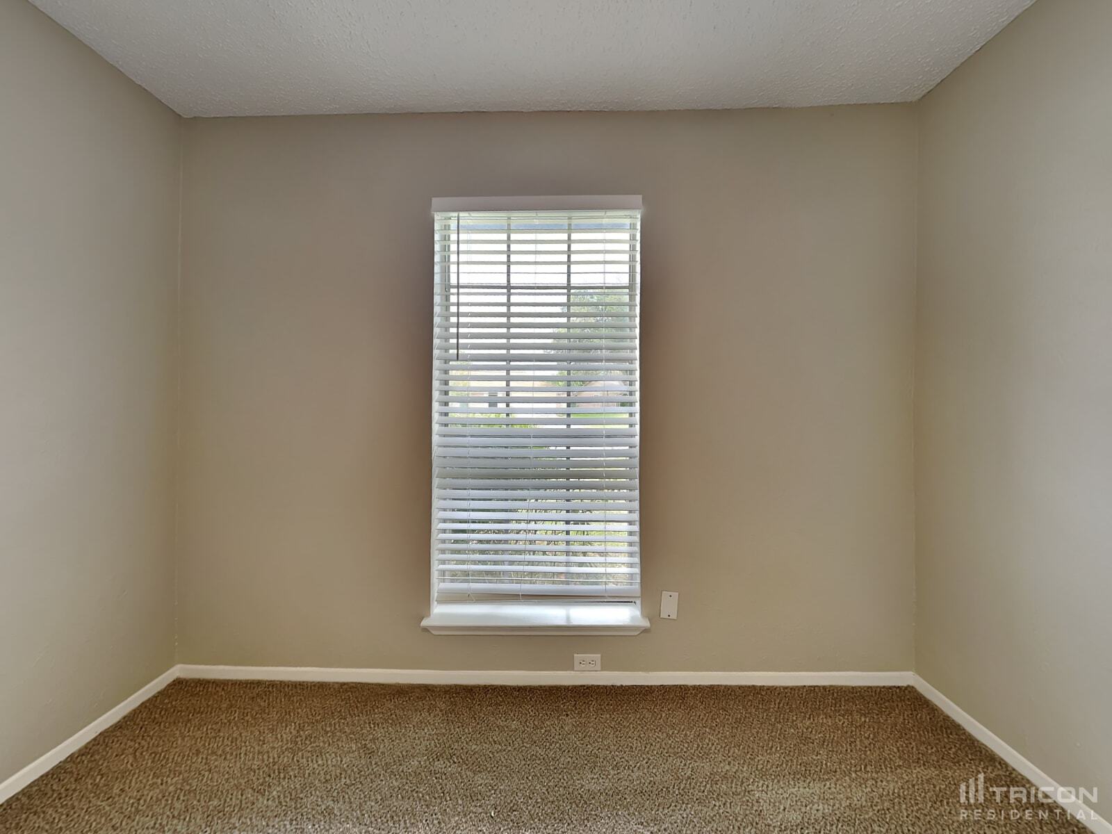 Building Photo - 1612 Chapman Dr