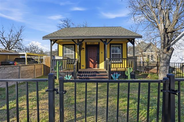 Building Photo - 209 E Lone Star St