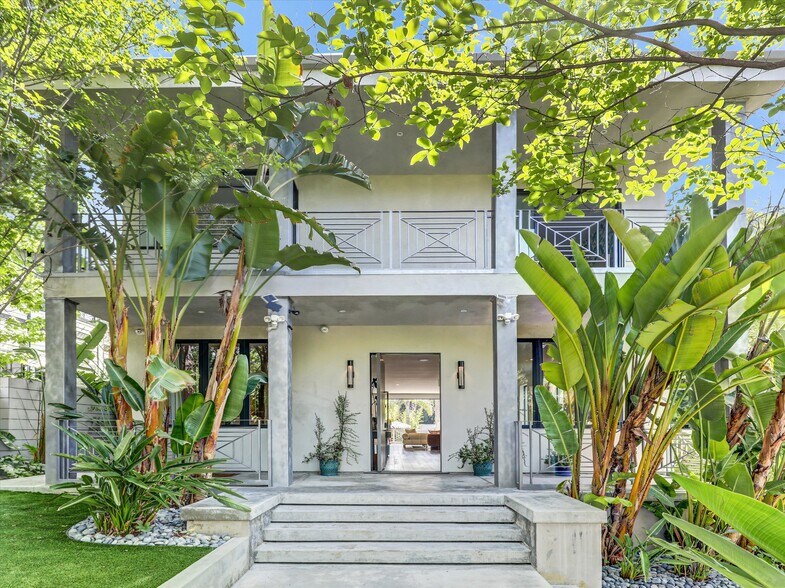 Building Photo - 1724 N Sierra Bonita Ave