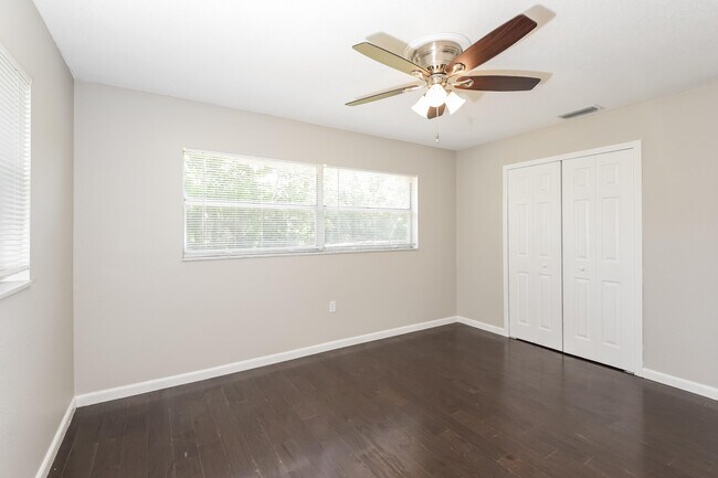 Building Photo - 1117 N Singleton Ave