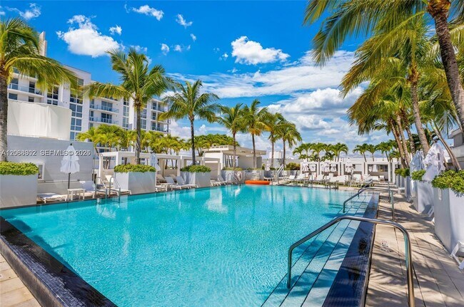 Building Photo - 3101 Bayshore Dr