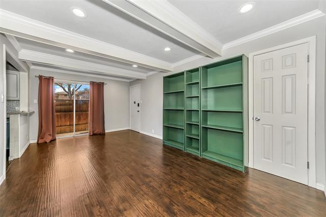 Building Photo - 7906 Royal Ln