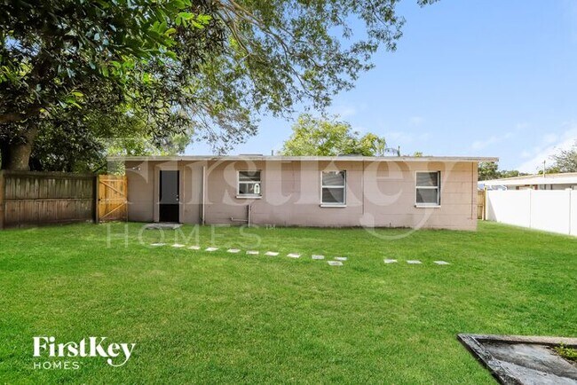 Building Photo - 2107 W Herman St