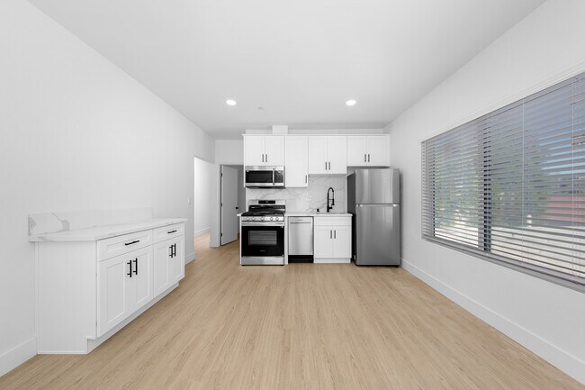 Building Photo - 402 Arbor Dr