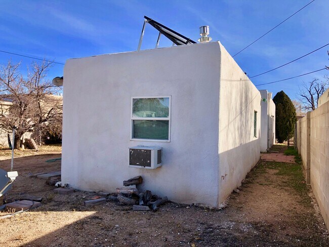 Building Photo - Manzano