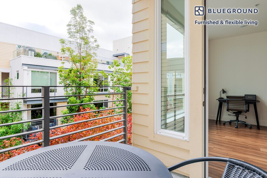 Building Photo - 388 E Evelyn Ave