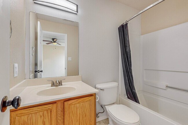 Building Photo - Southwest 3 Bedroom  2 Bath with  2 car Ga...