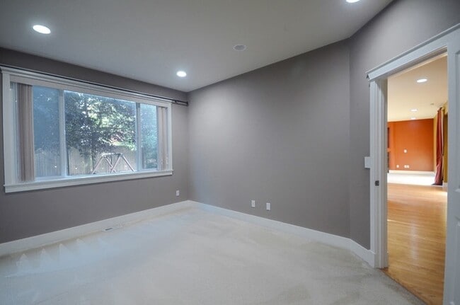 Building Photo - Elegant 4BR Murray Franklin Home in Fernwood Hills | EV Charger | Northshore Schools