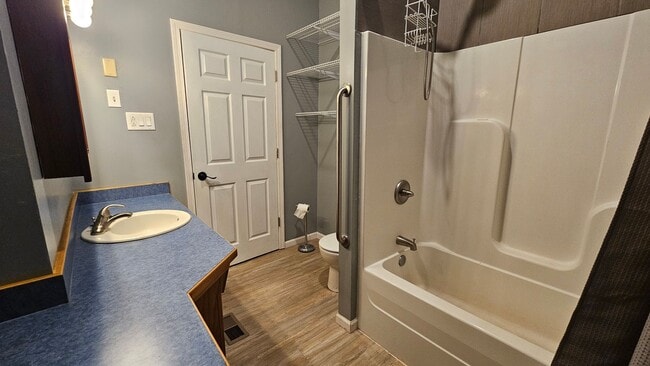 Building Photo - Spacious 3 Bed 2 Bath Home, Perfect for Families!