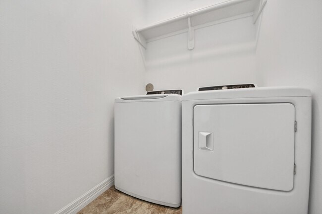 Building Photo - 146 Carson Ct