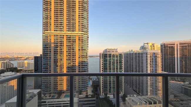 Building Photo - 1060 Brickell Ave