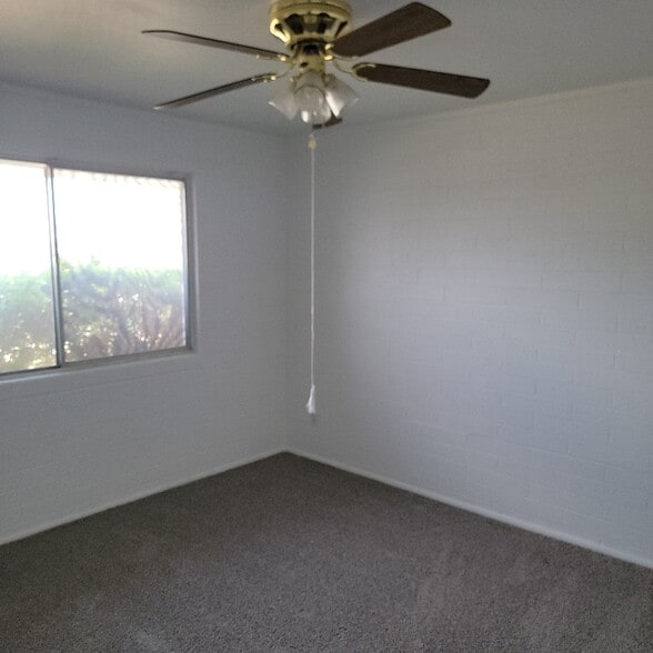 Building Photo - 10613 W El Rancho Dr