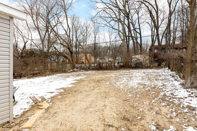 Building Photo - 395 Elder St