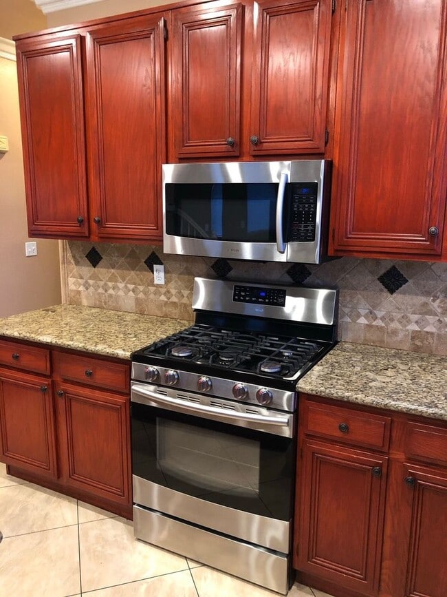 Building Photo - Sunridge