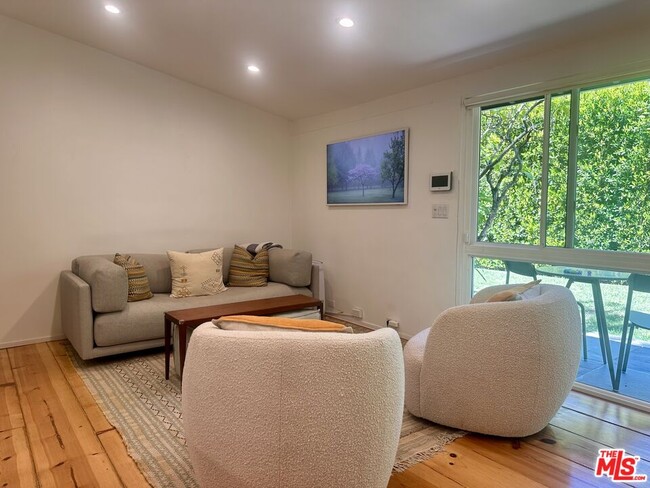 Building Photo - 8350 Lookout Mountain Ave