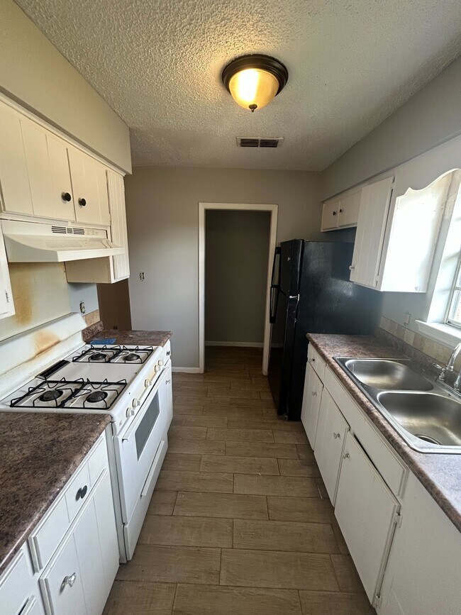 Building Photo - 940 Pebblebrook Dr