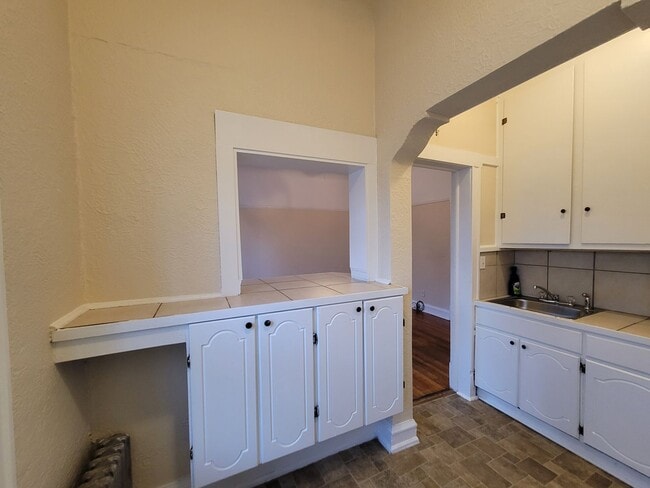 Interior Photo - 1503-15 E Kane Pl