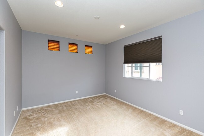 Building Photo - *** SPECTACULAR 3/2.5 TOWNHOUSE IN OTAY RA...