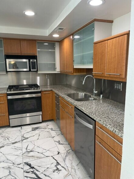 Building Photo - 7585 Eads Ave
