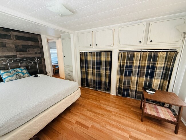Building Photo - Beautiful fully furnished one bedroom, one bath manufactured home in a 55+ deed restricted gated ...
