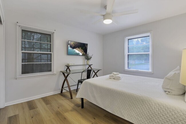 Building Photo - 1275 E Weber Rd