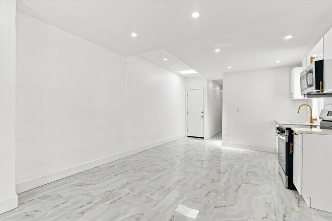 Building Photo - 1103 N 41st St