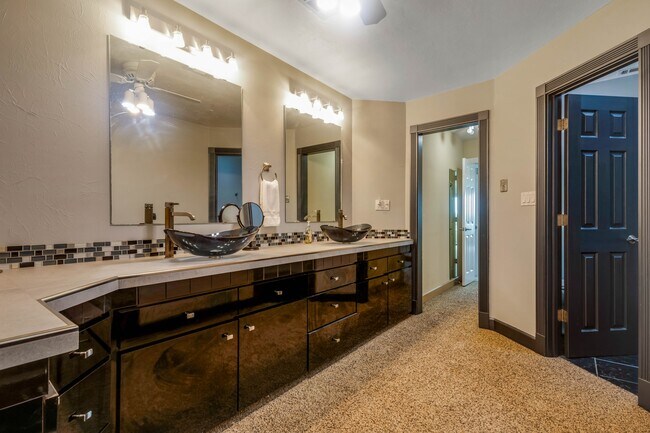 Building Photo - 53 Yacht Club Dr