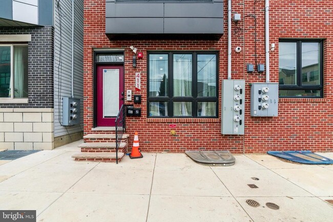 Building Photo - 411 W Hewson St