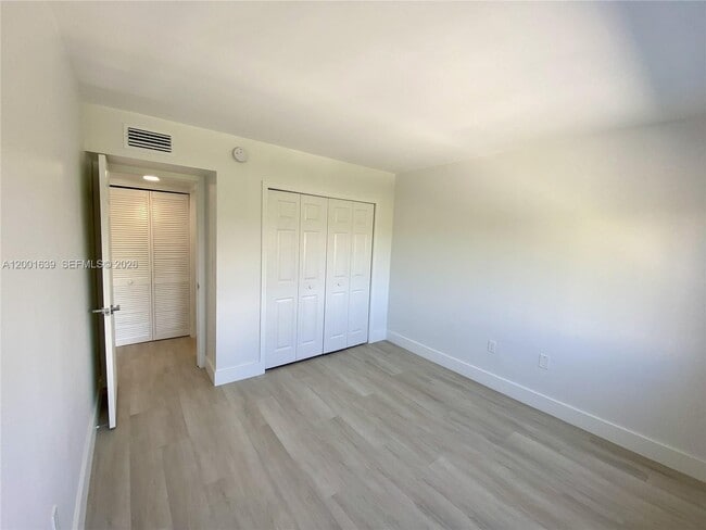 Building Photo - 255 Galen Dr