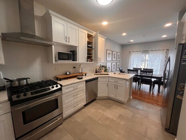 Building Photo - 610 Lakeridge Ct