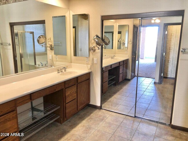 Building Photo - 345 N Date Palm Dr