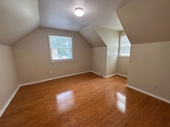 Building Photo - 4 bedroom home in Lowell Schools!