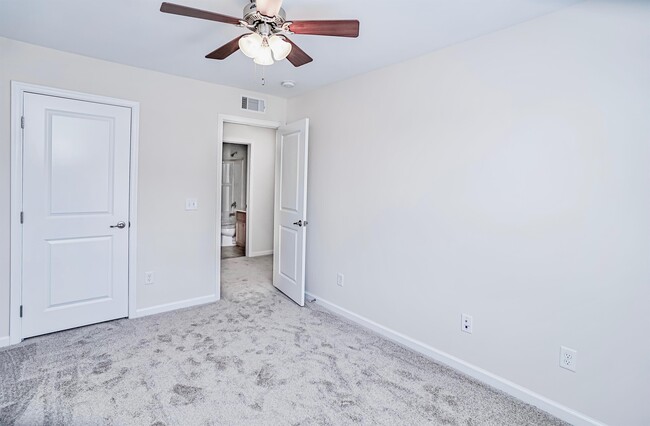 Building Photo - 405 Christiane Way