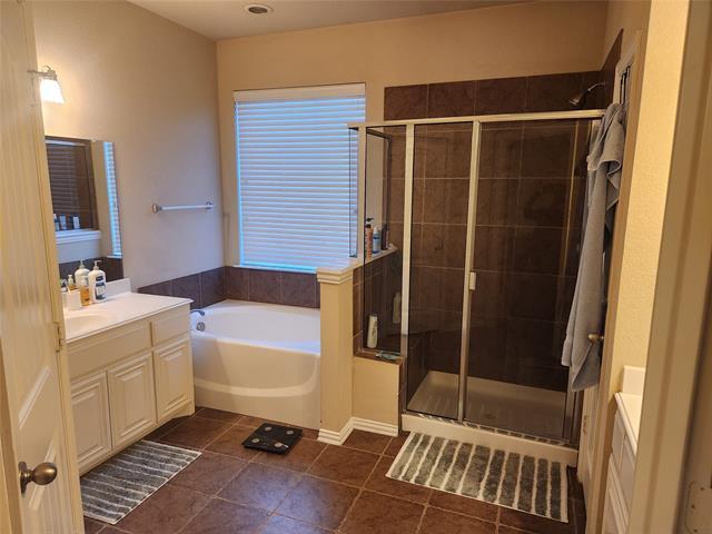 Building Photo - 5328 Locust Dr