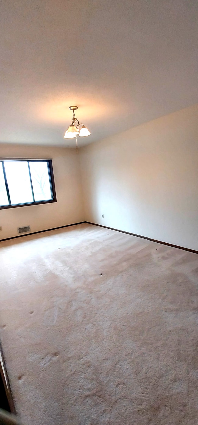 Building Photo - 9477 Ranchview Ln N