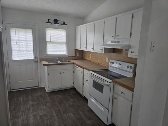 Building Photo - 113-A Toby Cr